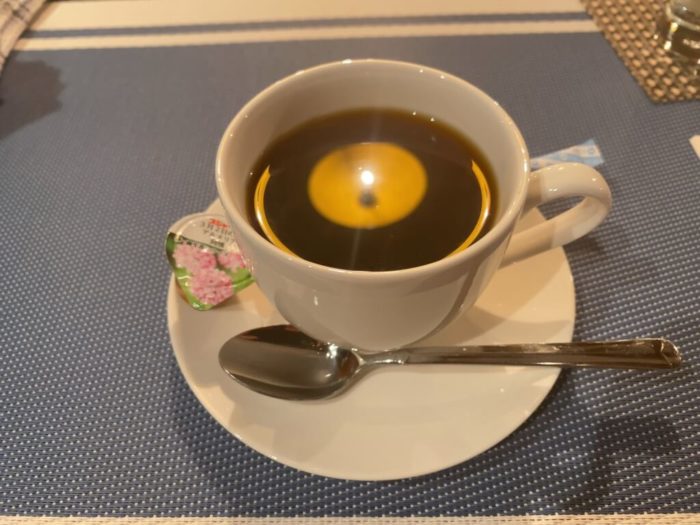 黄色い看板コーヒー