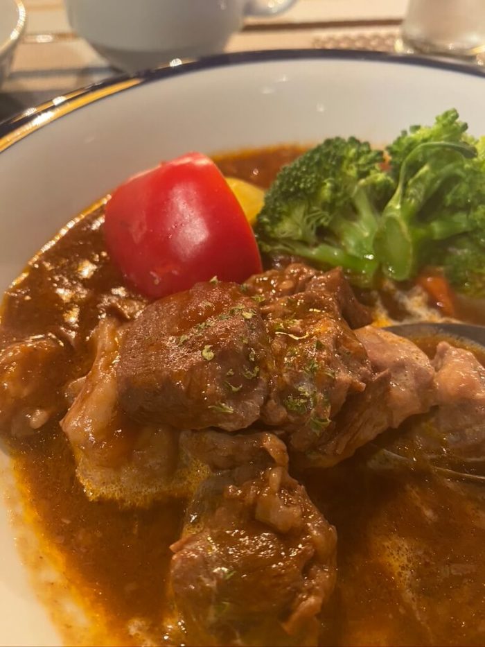 黄色い看板ビーフシチュー1