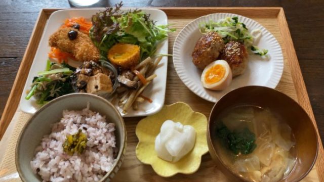 大和市 中央林間 食堂カフェdaily デイリー で お母さんの健康ごはん風ランチを堪能 ヤミツキヤマト