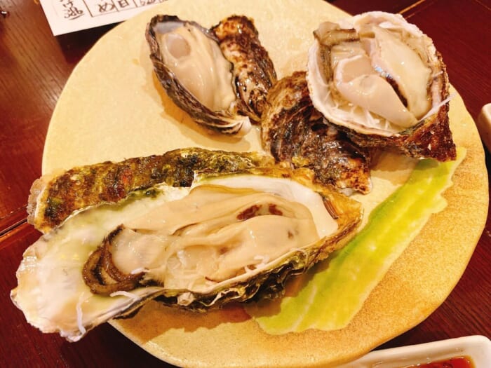 大和市中央林間「居酒屋さいや」生牡蠣の３種食べ比べ