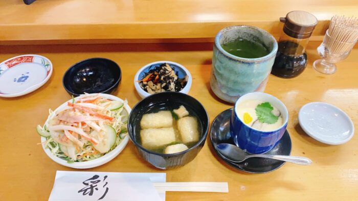 大和市中央林間「むらさき寿司」ランチの握り8貫の小鉢など