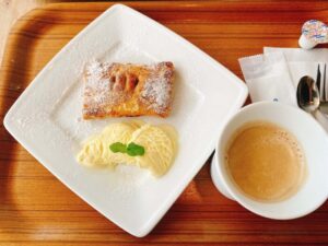 大和市渋谷「エスプレッシーヴォコーヒー」りんごのパイとホットコーヒーアイキャッチ