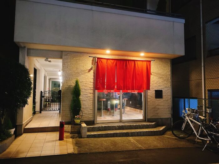 大和市中央林間「らーめんにんにくや」店舗外観のひき写真