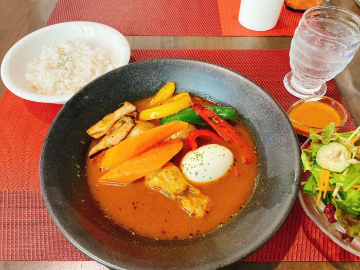 大和市鶴間「トトモズキッチン」海老だし薫るスープカレーセット