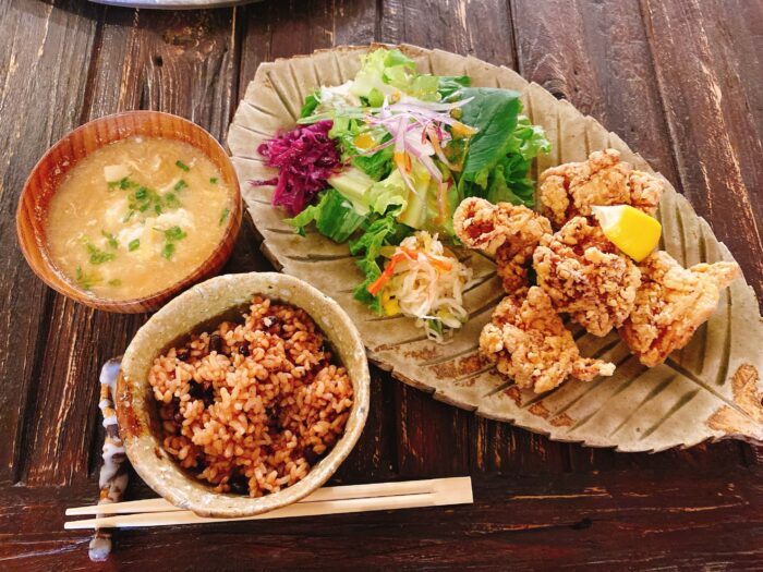 大和市大和南「アートと食の融合スペース楽-raku- おでん」ランチの唐揚げセット