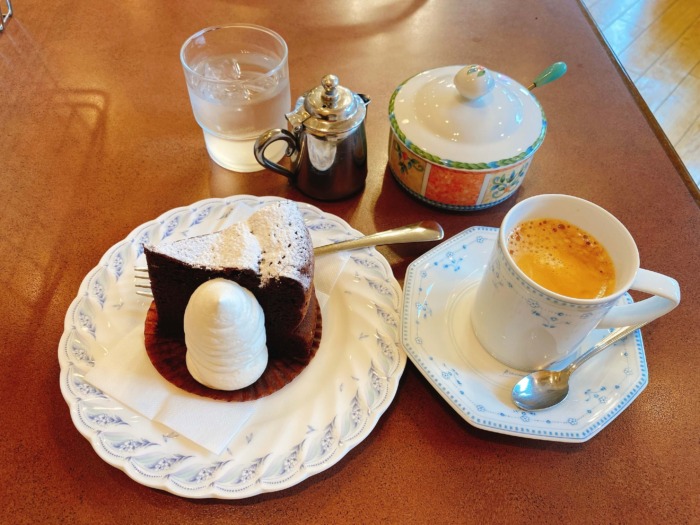 大和市福田「洋菓子の店ミハシ」カフェでショコラクラシック&ブレンドコーヒー