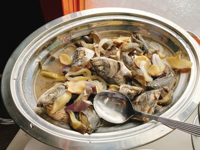 大和市南林間「フィリピン料理マムシートゥロトゥロ」骨付きの魚料理