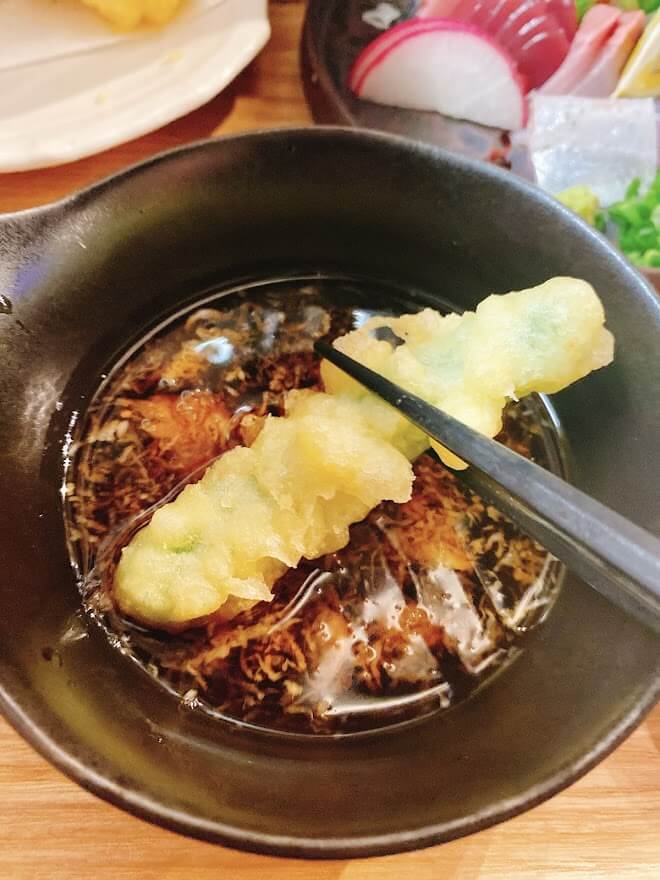 大和市大和東「居酒屋ウマイファクトリー」市場直送のお刺身定食の天ぷらアップ６