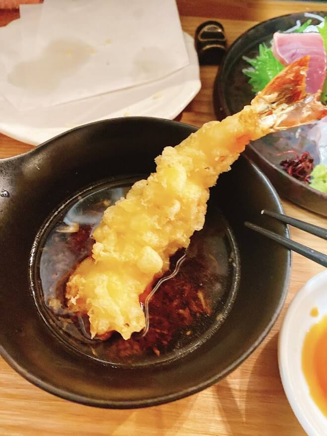 大和市大和東「居酒屋ウマイファクトリー」市場直送のお刺身定食の天ぷらアップ