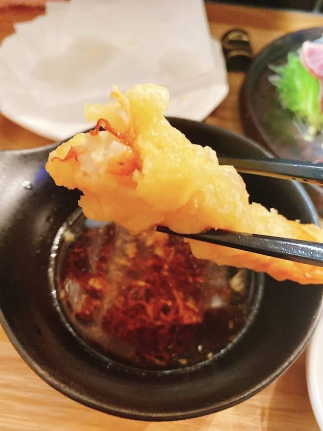 大和市大和東「居酒屋ウマイファクトリー」市場直送のお刺身定食の天ぷらアップ２