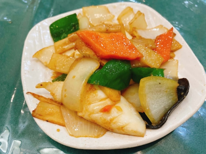 大和市中央「ダイニング華」イカと季節野菜炒め