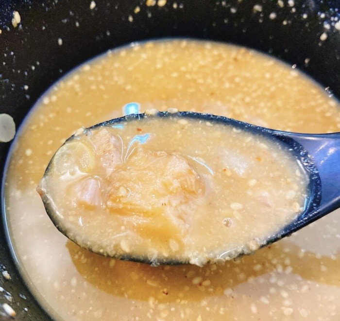 大和市中央林間「つけ麵ながおか」ごまつけ麵のスープ