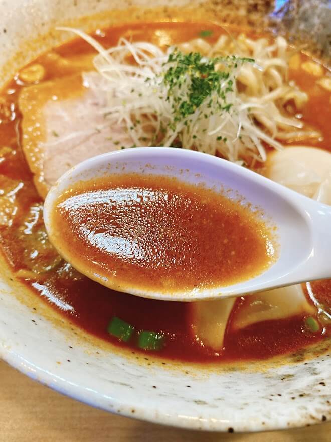大和市大和東「麵や二双」味噌トマトラーメンのスープアップ
