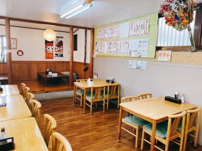 大和市上草柳「草柳園フィッシングセンター」食堂の雰囲気５