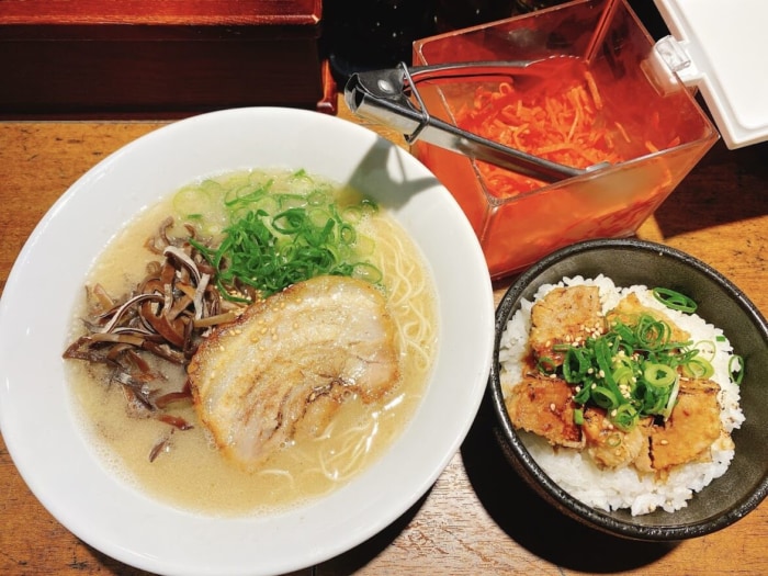 神奈川県大和市大和東「麺やいかり」博多豚骨ラーメンのDセット