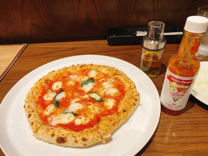 大和市渋谷「バルパロマ」マルゲリータピザ全体