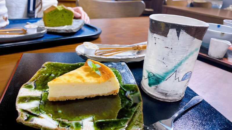 大和市南林間「うつわとカフェ栞」コーヒーとチーズケーキ4