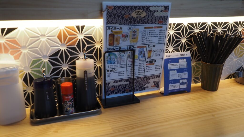 神奈川県大和市「立ち飲み酒場イザワショウテン」雰囲気