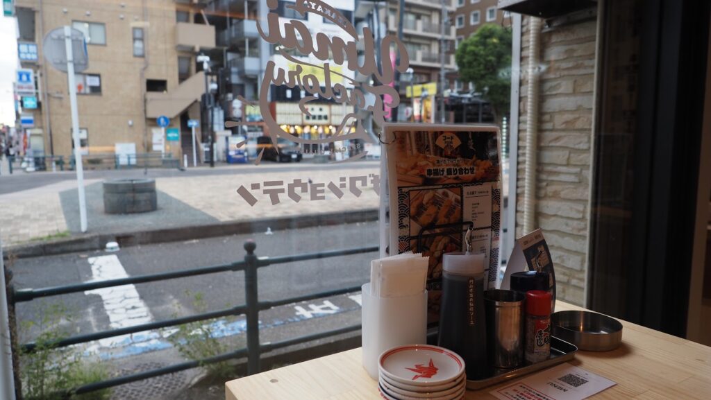 神奈川県大和市「立ち飲み酒場イザワショウテン」雰囲気